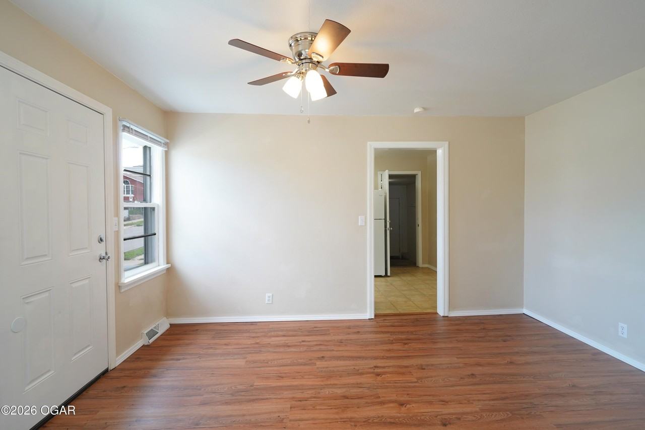 3001 S Pearl Ave - Photo 6 of 22