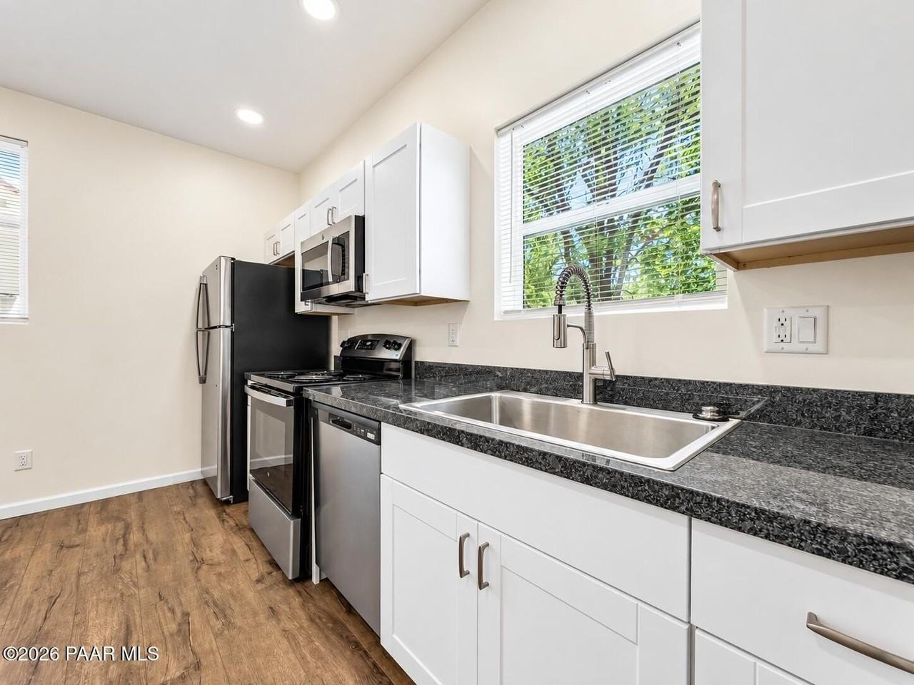 344 S Marina St - Photo 7 of 22