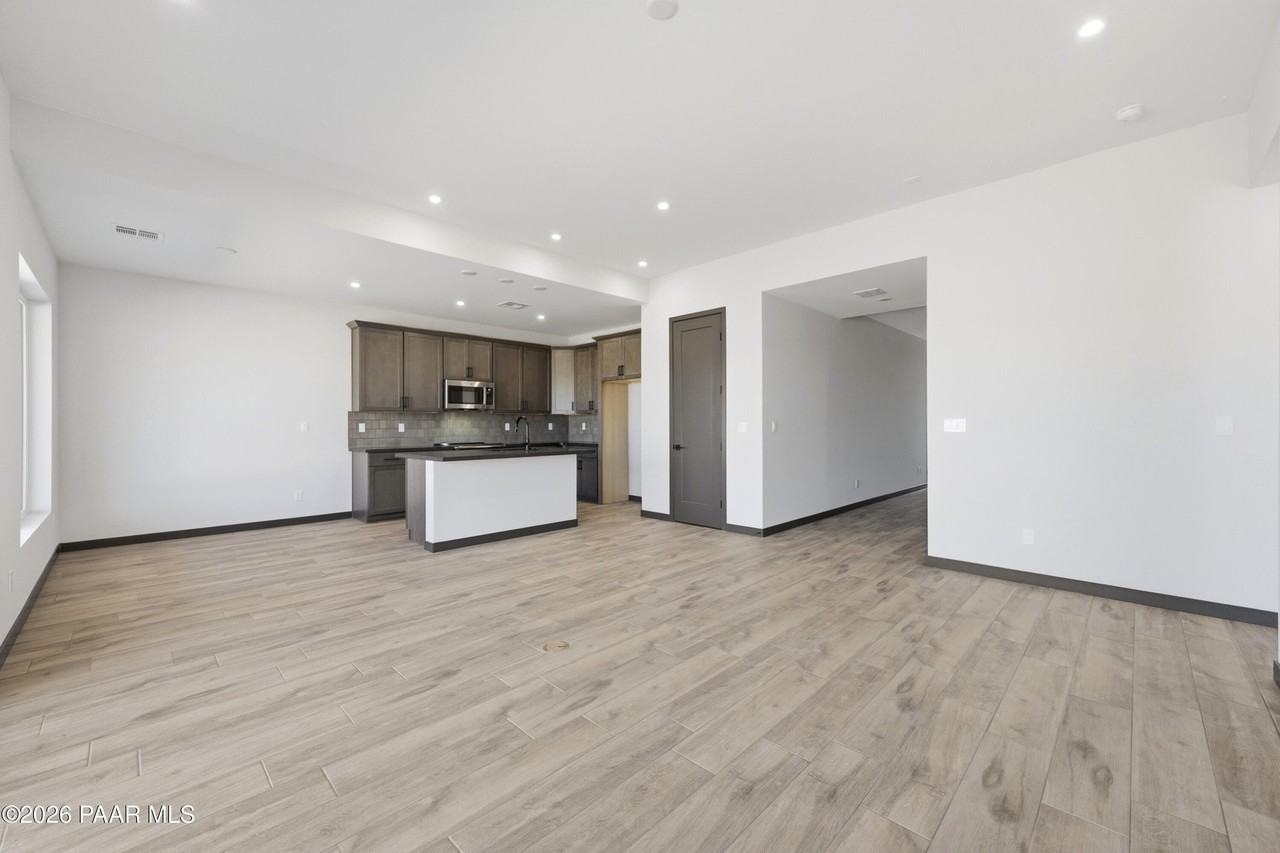 5170 N Jeffers Ave - Photo 6 of 30