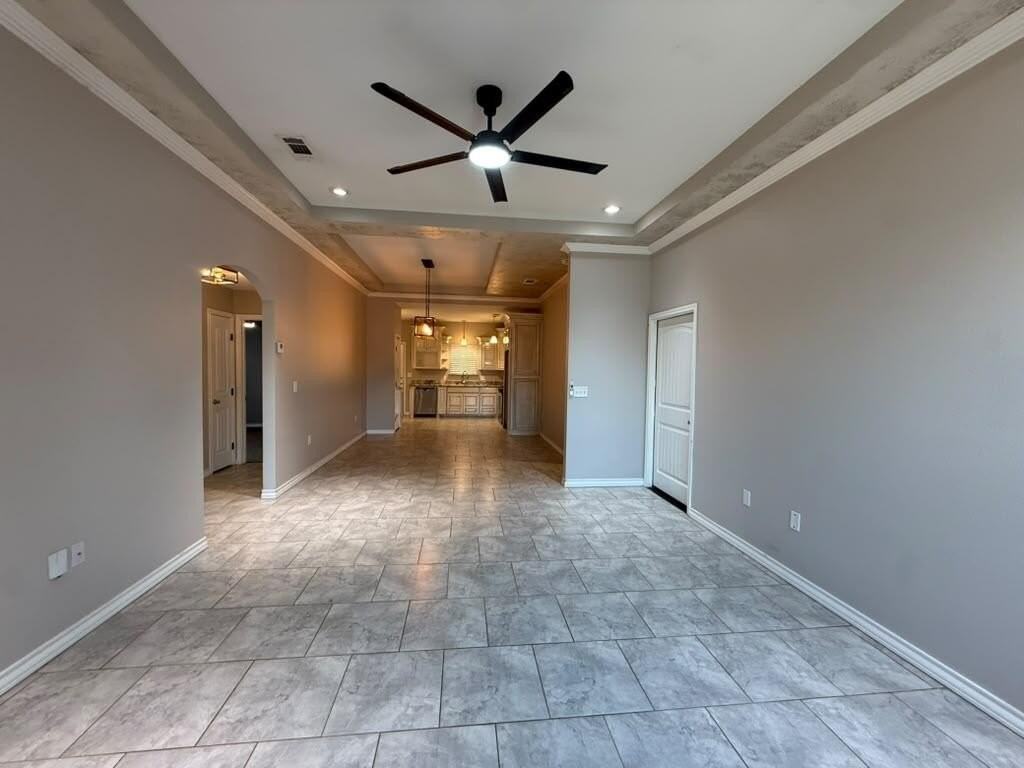 409 W Parker Ave - Photo 5 of 30