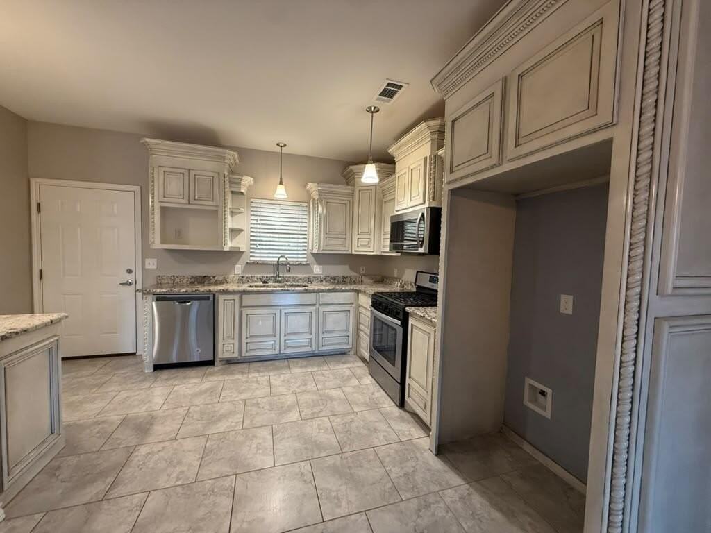 409 W Parker Ave - Photo 7 of 30