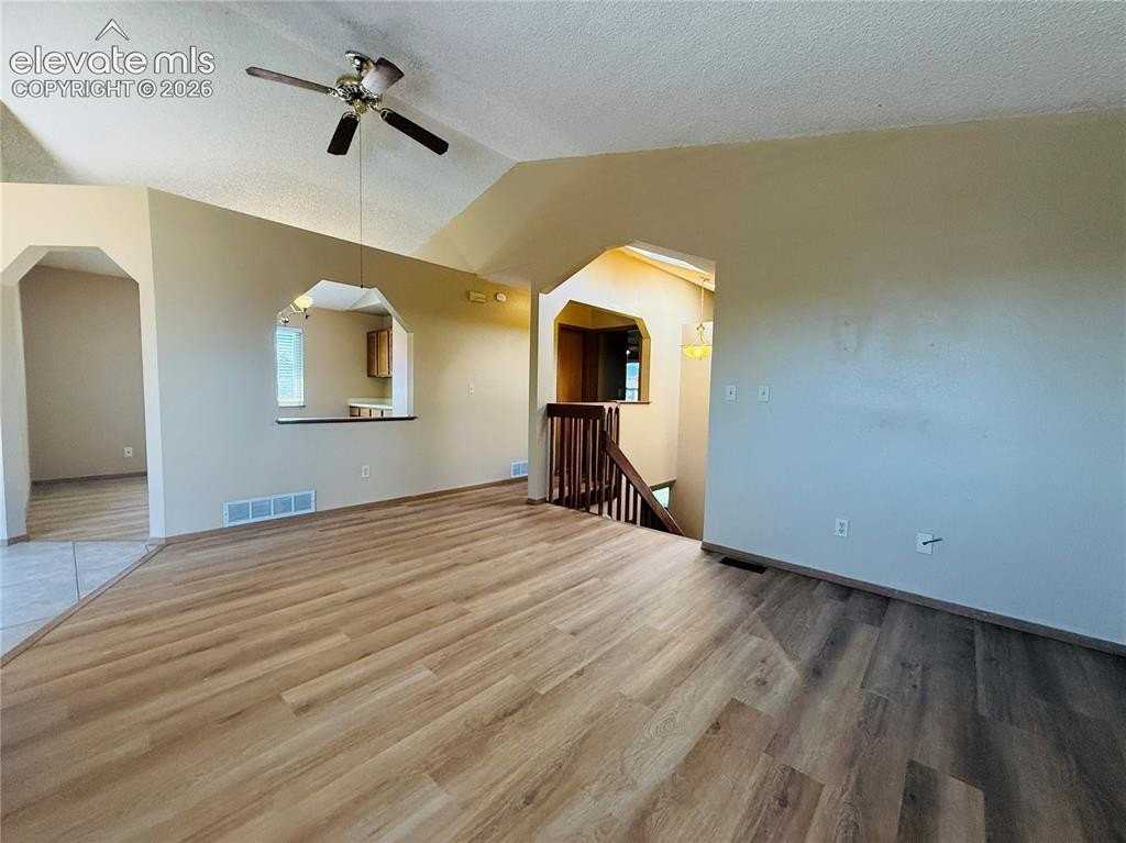 975 Daffodil St - Photo 5 of 18