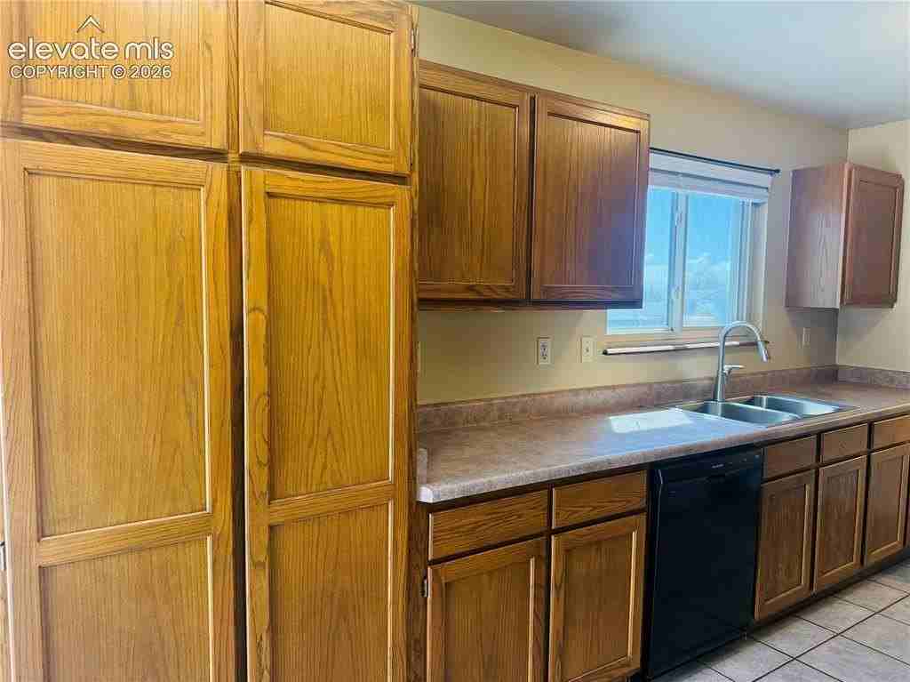 975 Daffodil St - Photo 6 of 18