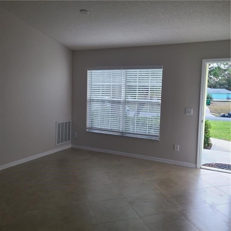 122 Karrigan St - Photo 2 of 28