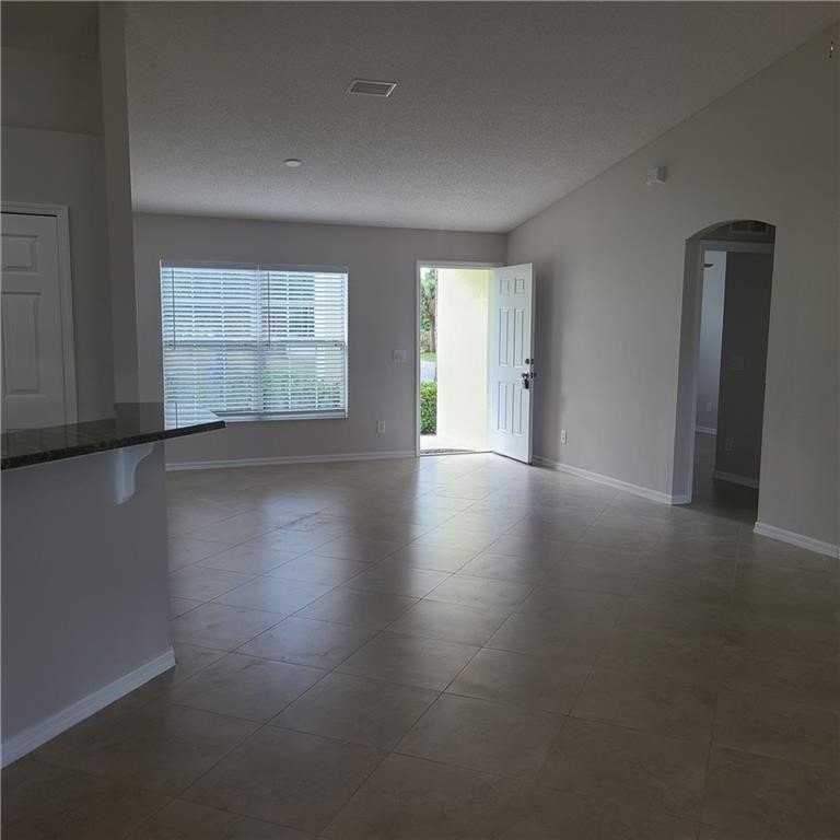 122 Karrigan St - Photo 3 of 28