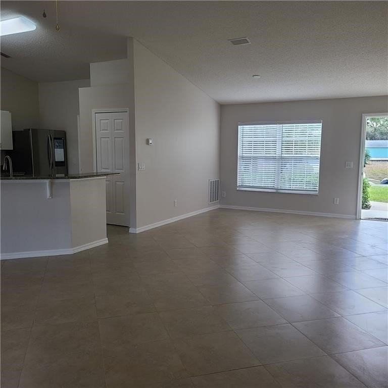 122 Karrigan St - Photo 4 of 28