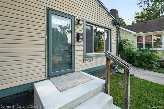 25906 Lehigh St - Photo 4 of 35