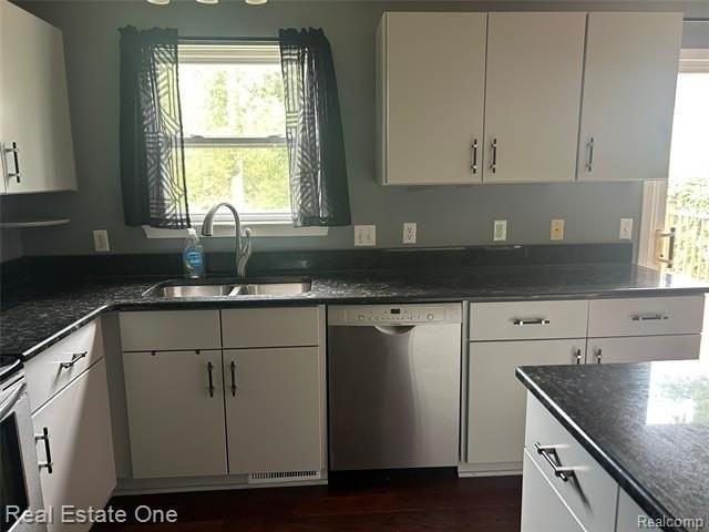 1417 Pond View Ct - Photo 7 of 37