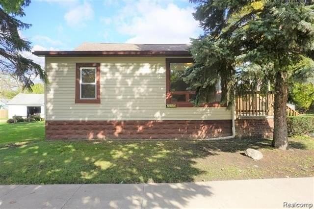 22900 Goddard Rd - Photo 2 of 4