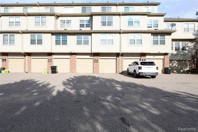 129 E Bay Dr - Photo 3 of 47