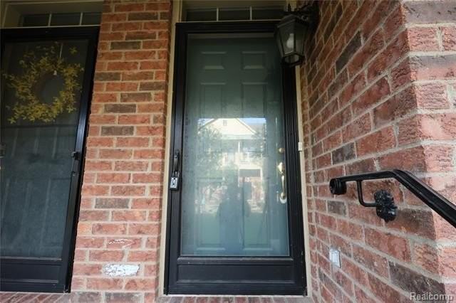 129 E Bay Dr - Photo 4 of 47