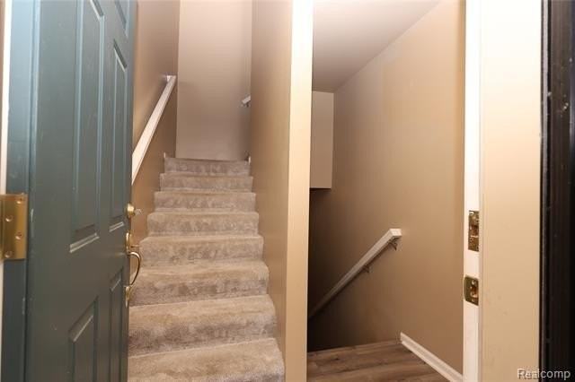 129 E Bay Dr - Photo 5 of 47