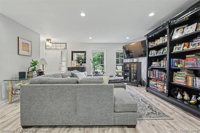 5754 Hampshire Ln - Photo 6 of 27