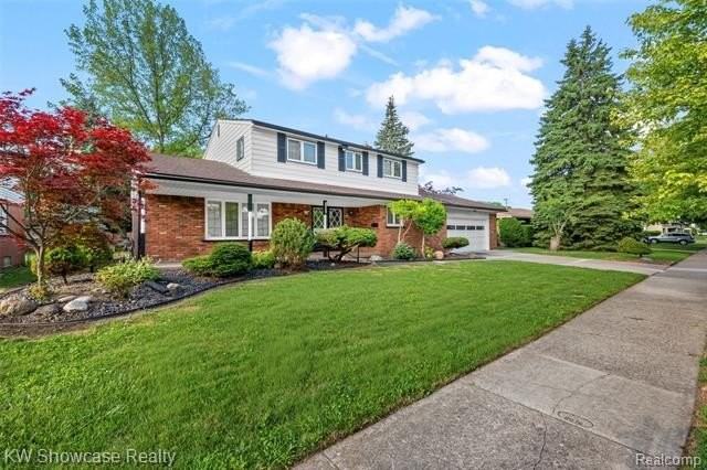 8362 Sunburst - Photo 3 of 50