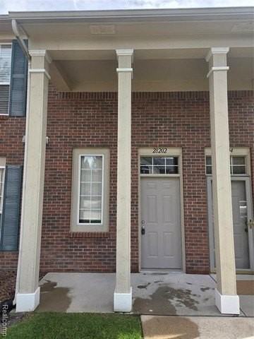 28202 Chesapeake Cir - Photo 2 of 21