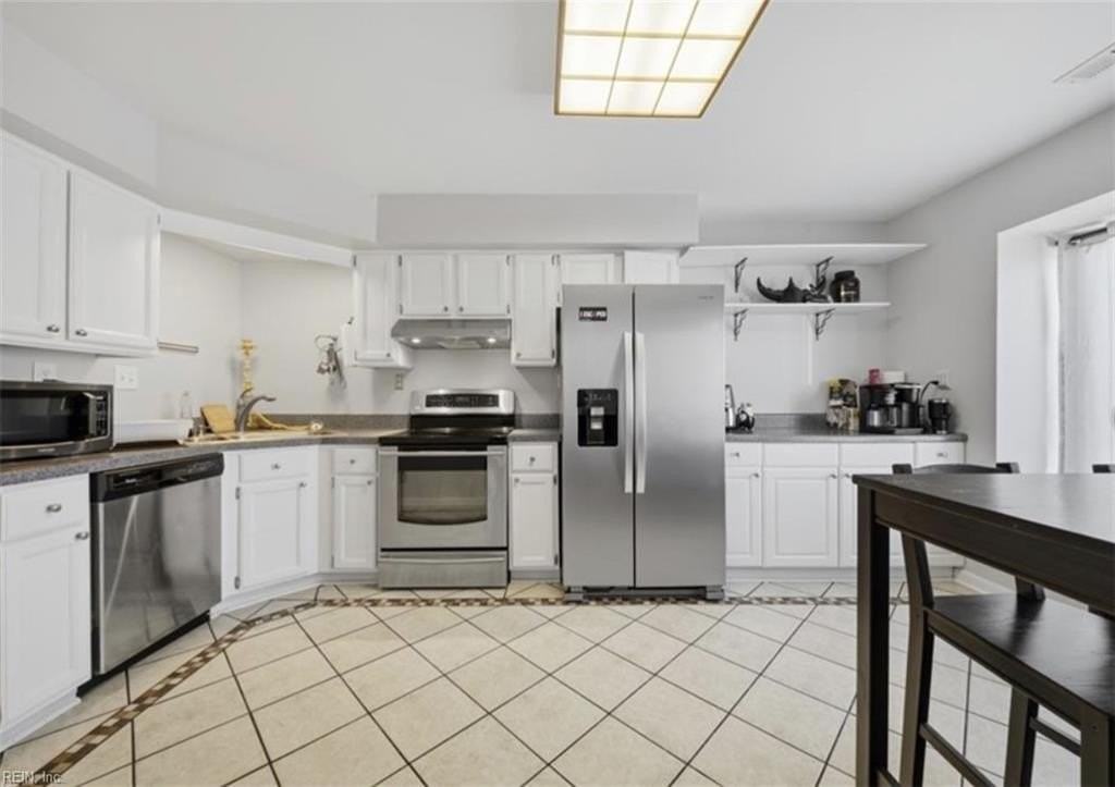 719 Waters Dr - Photo 5 of 16