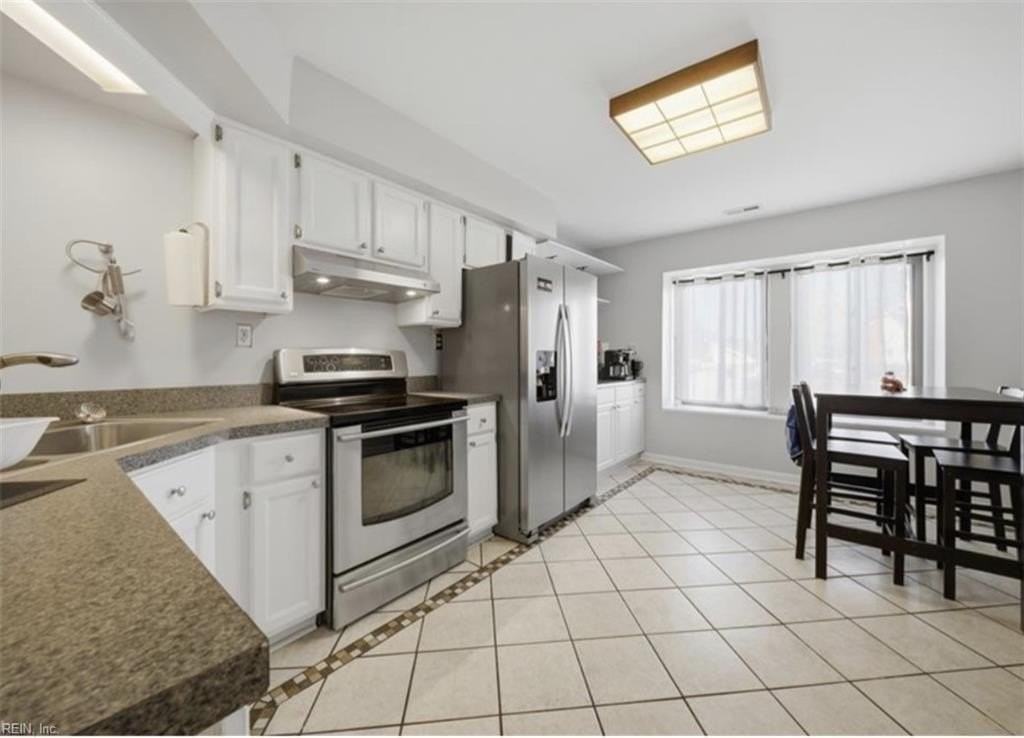 719 Waters Dr - Photo 6 of 16
