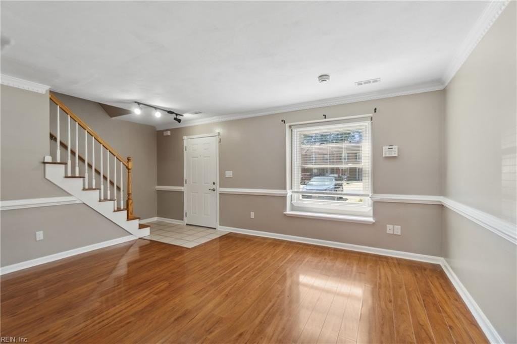 64 Colonial Way - Photo 2 of 10