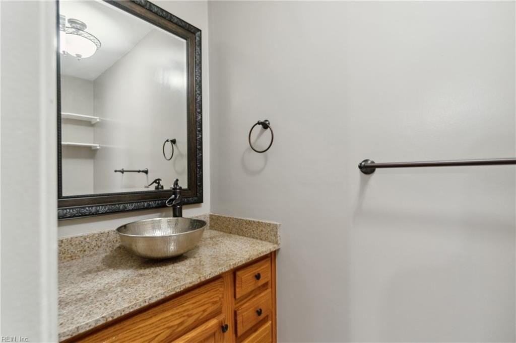 64 Colonial Way - Photo 4 of 10
