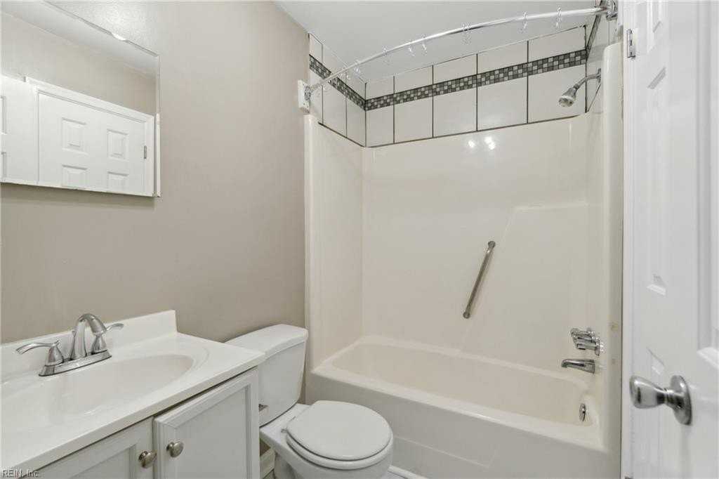 64 Colonial Way - Photo 5 of 10