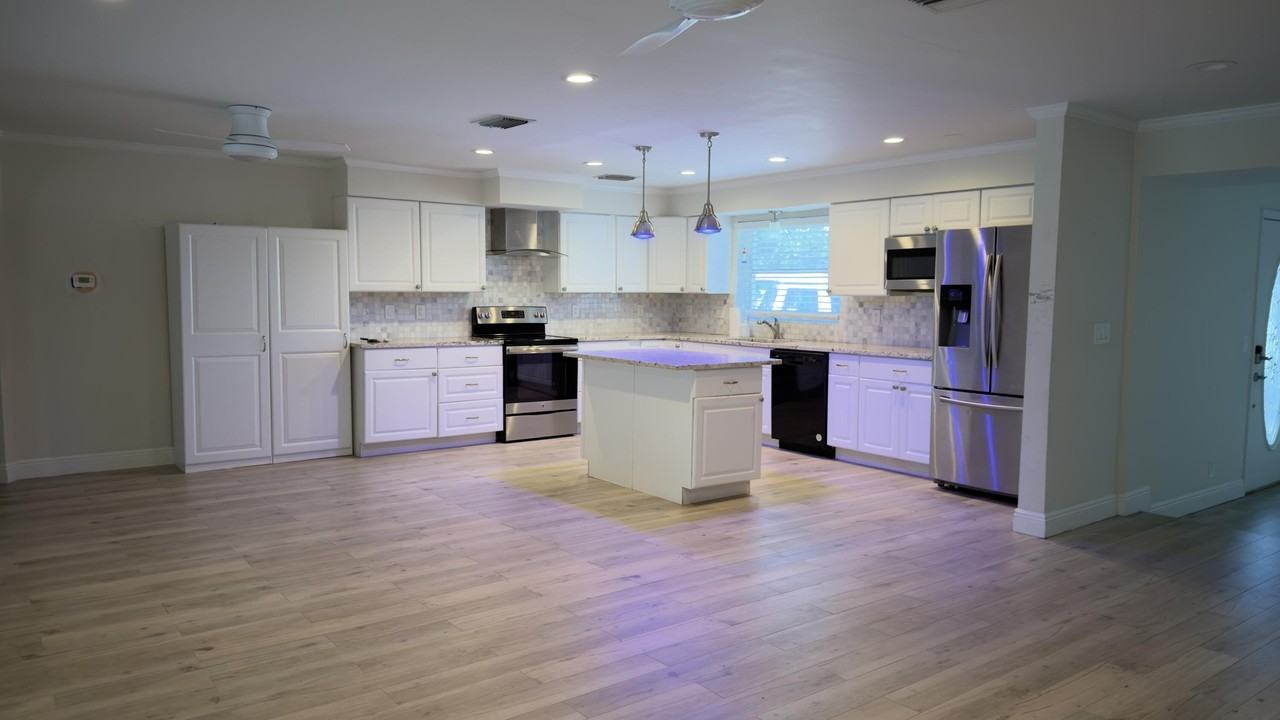 4188 Larch Ave - Photo 2 of 7