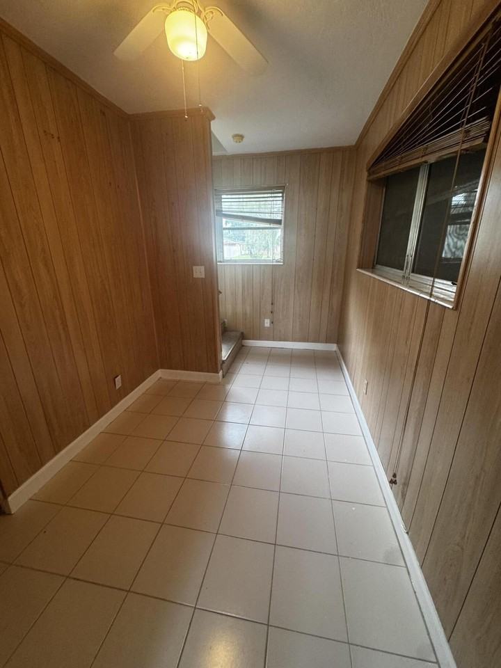 2320 Nw 30th Way - Photo 4 of 14