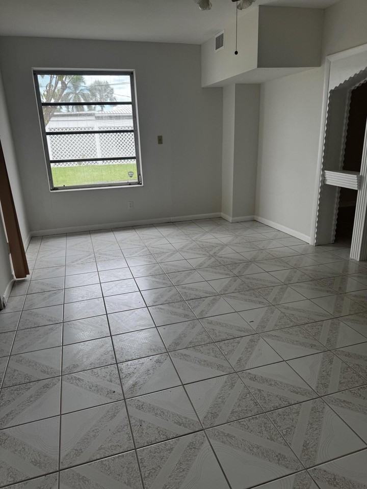 2320 Nw 30th Way - Photo 7 of 14