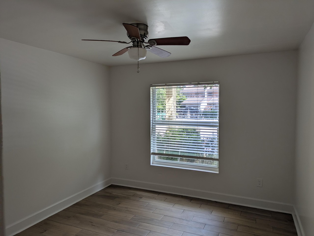 8710 Nw 35th St - Photo 3 of 14