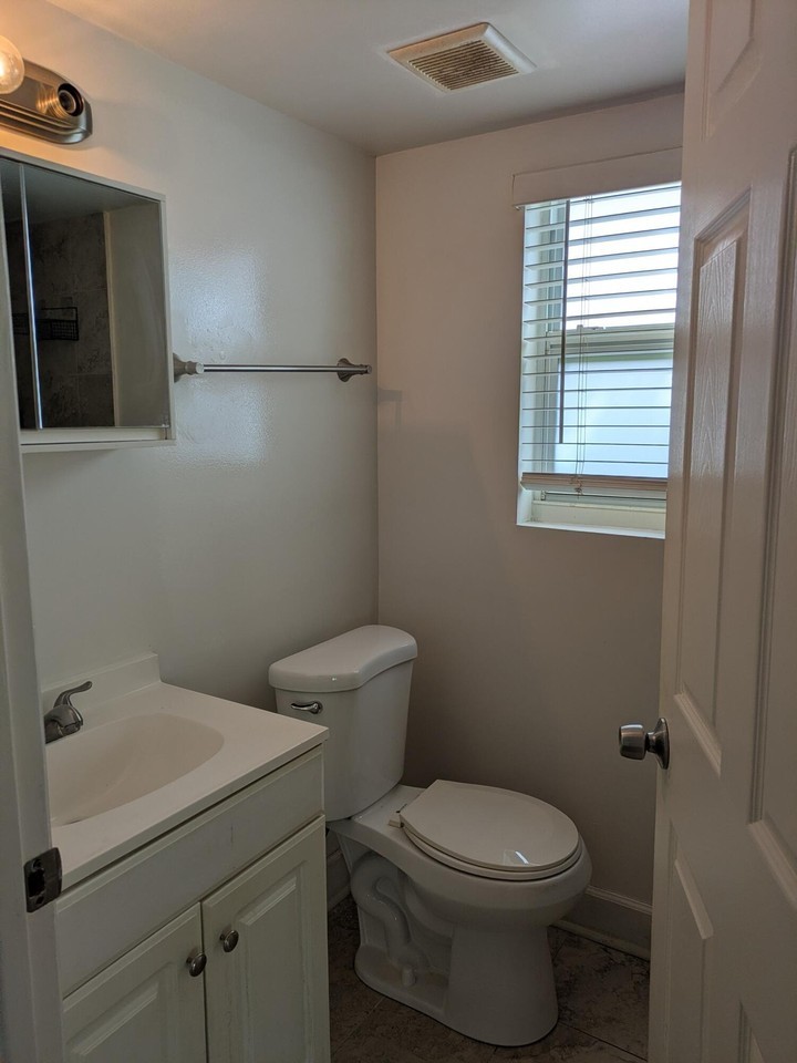 8710 Nw 35th St - Photo 6 of 14