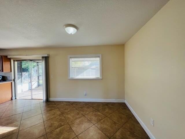 11184 Median St - Photo 4 of 15