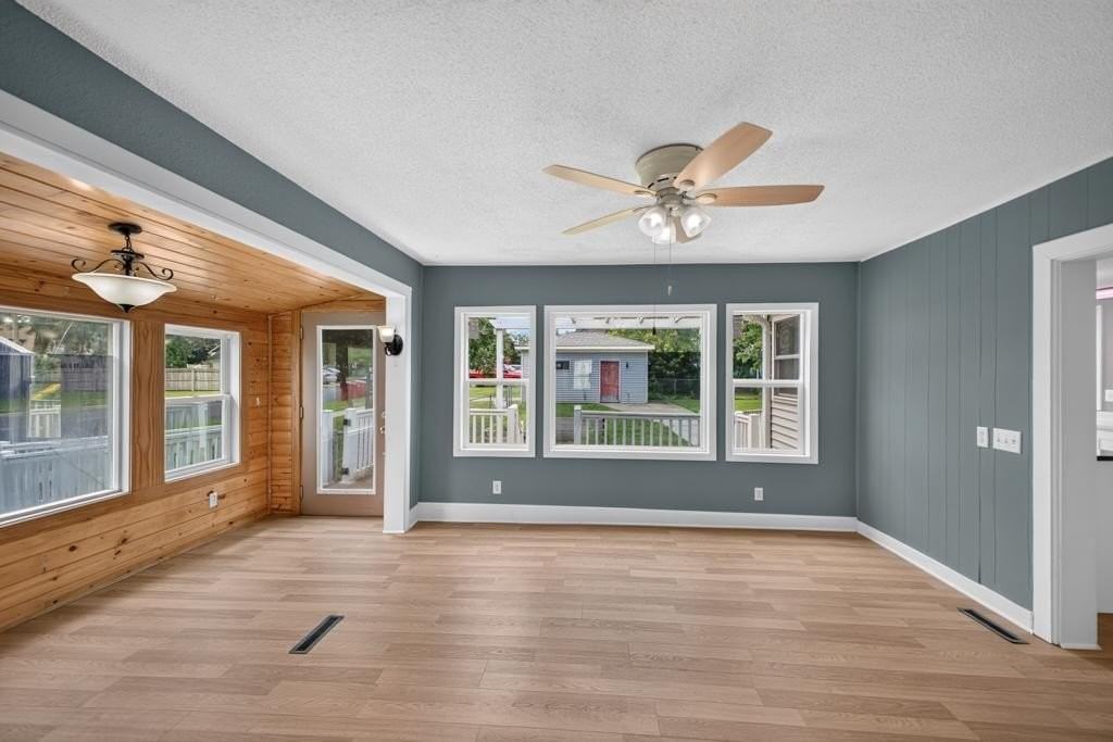 17 2nd St Ne - Photo 3 of 28