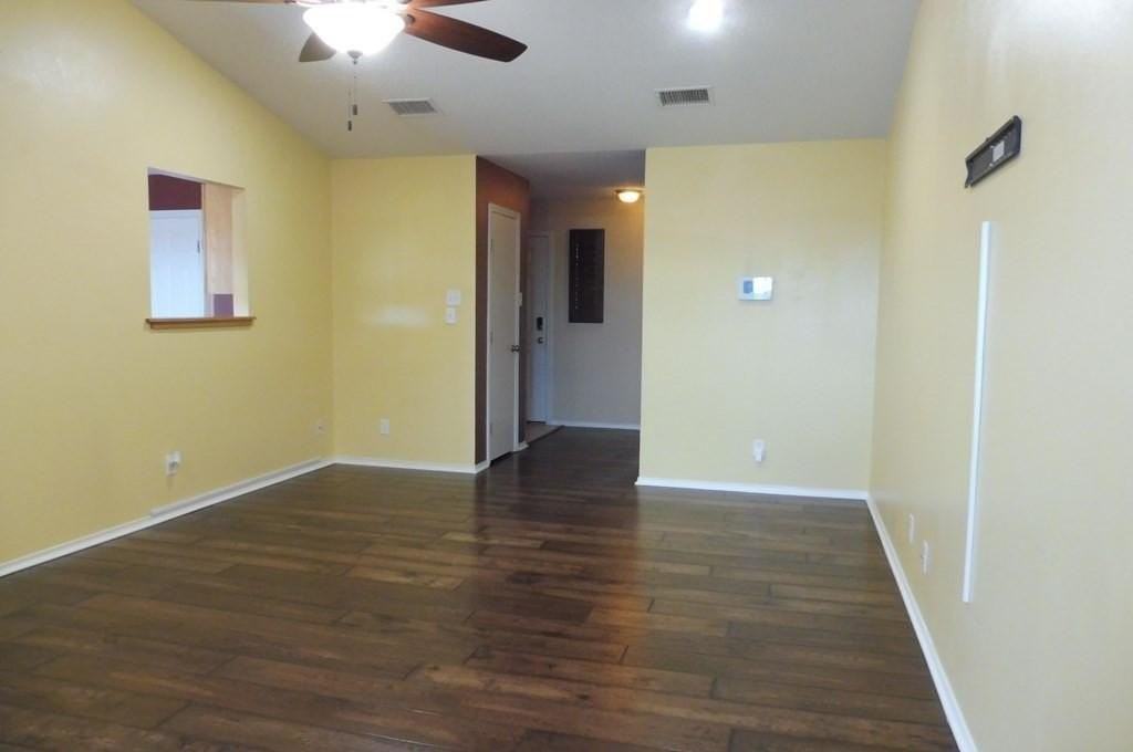 1217 Elmo Ln - Photo 3 of 31