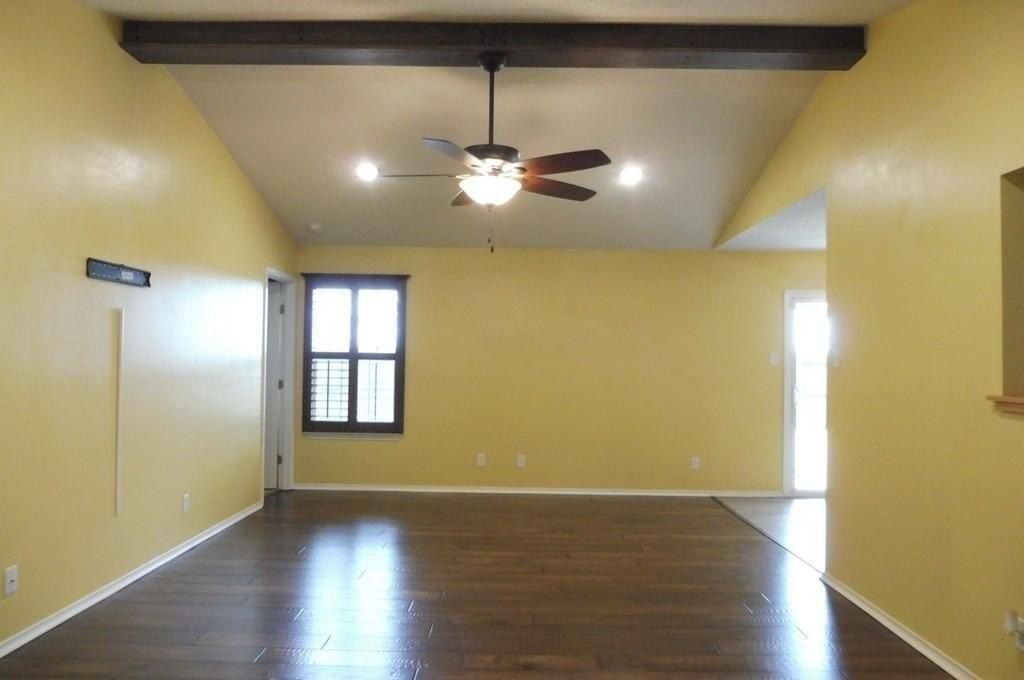 1217 Elmo Ln - Photo 4 of 31