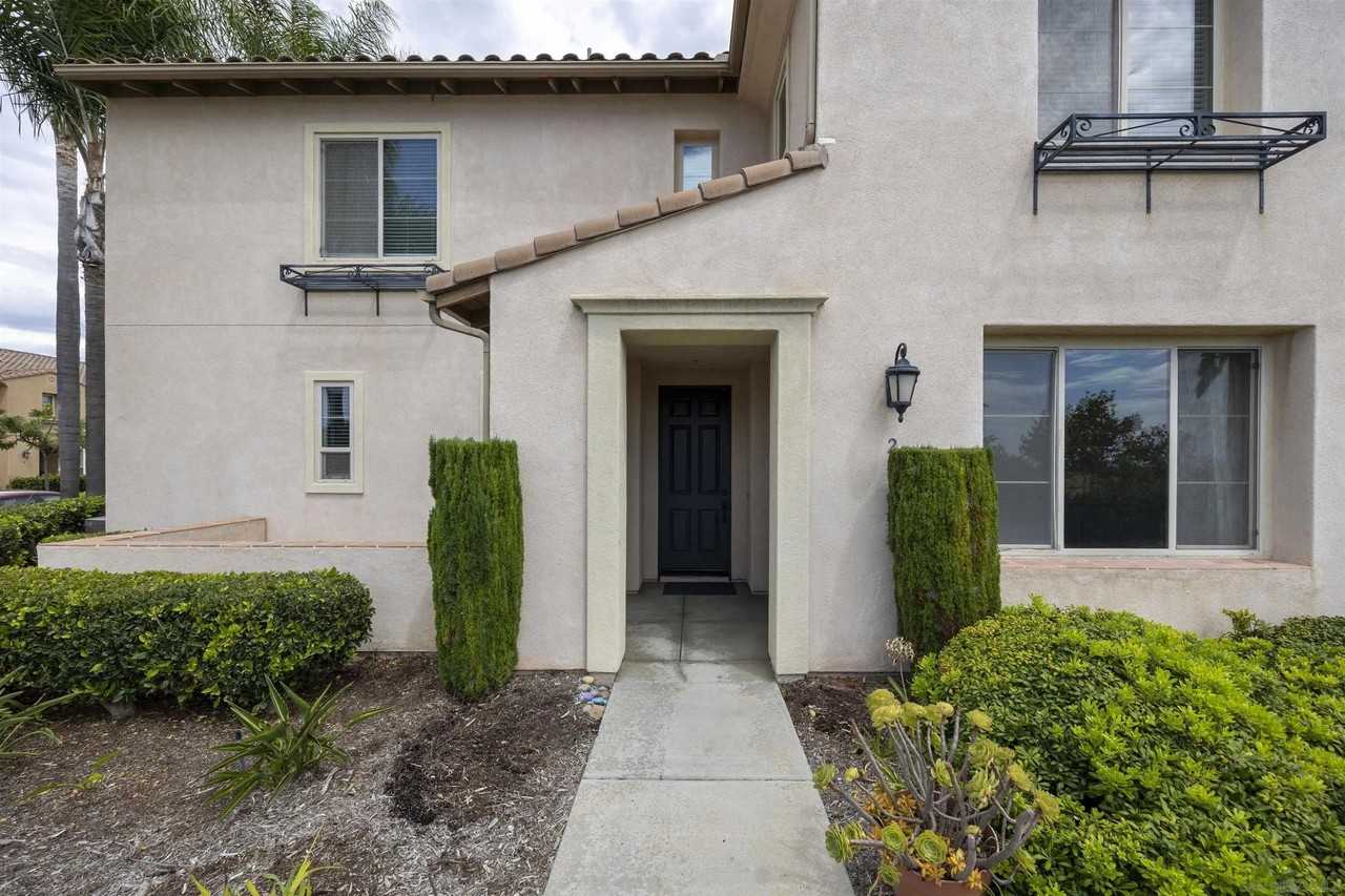 1802 Talmadge Dr #2 - Photo 4 of 36