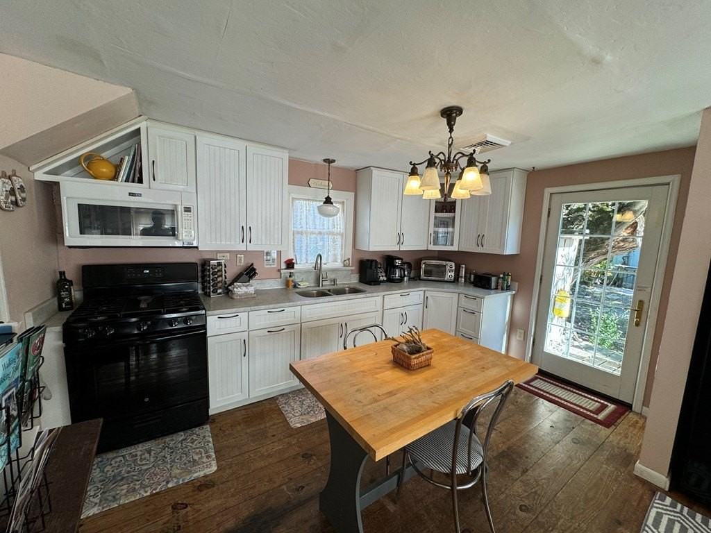 3488 Main St - Photo 4 of 38