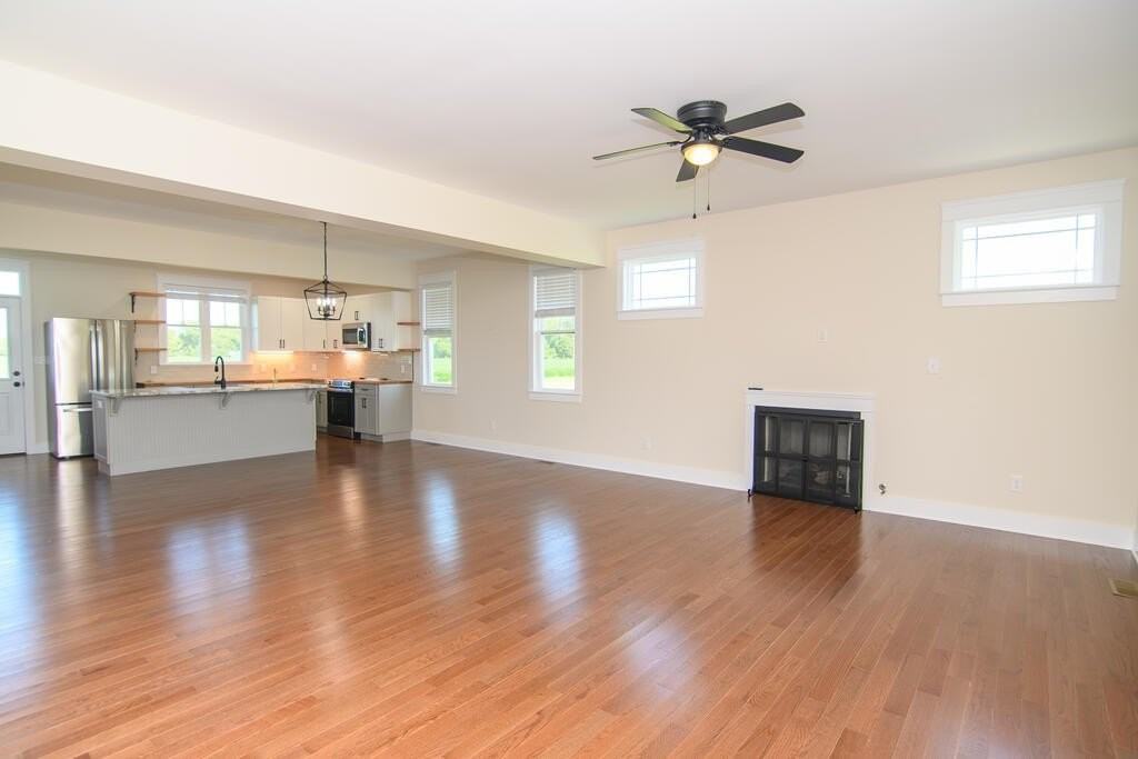 56 Hill St - Photo 5 of 25