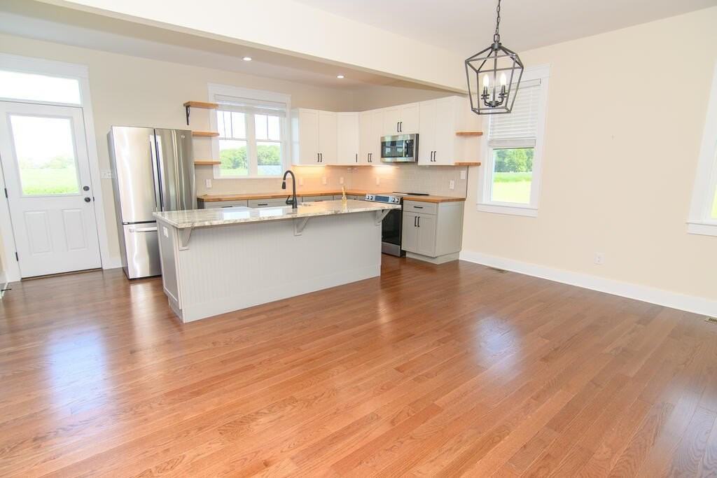 56 Hill St - Photo 7 of 25