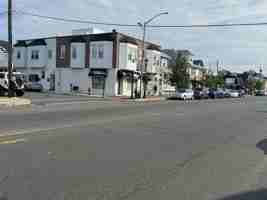 featured image of 7817 Ventnor Ave #4