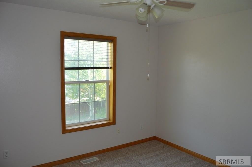 217 Arden Dr - Photo 6 of 17