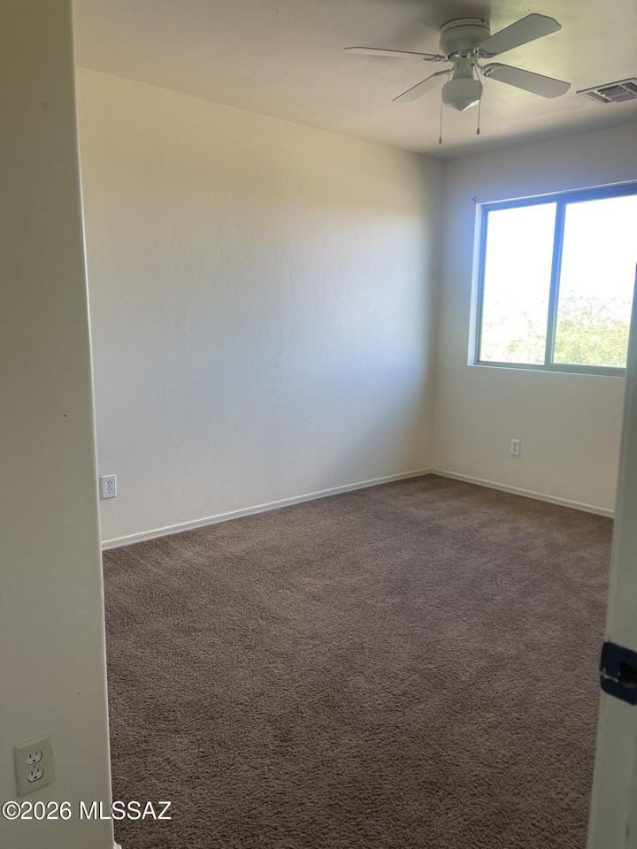 2125 W Shields Ct - Photo 4 of 12