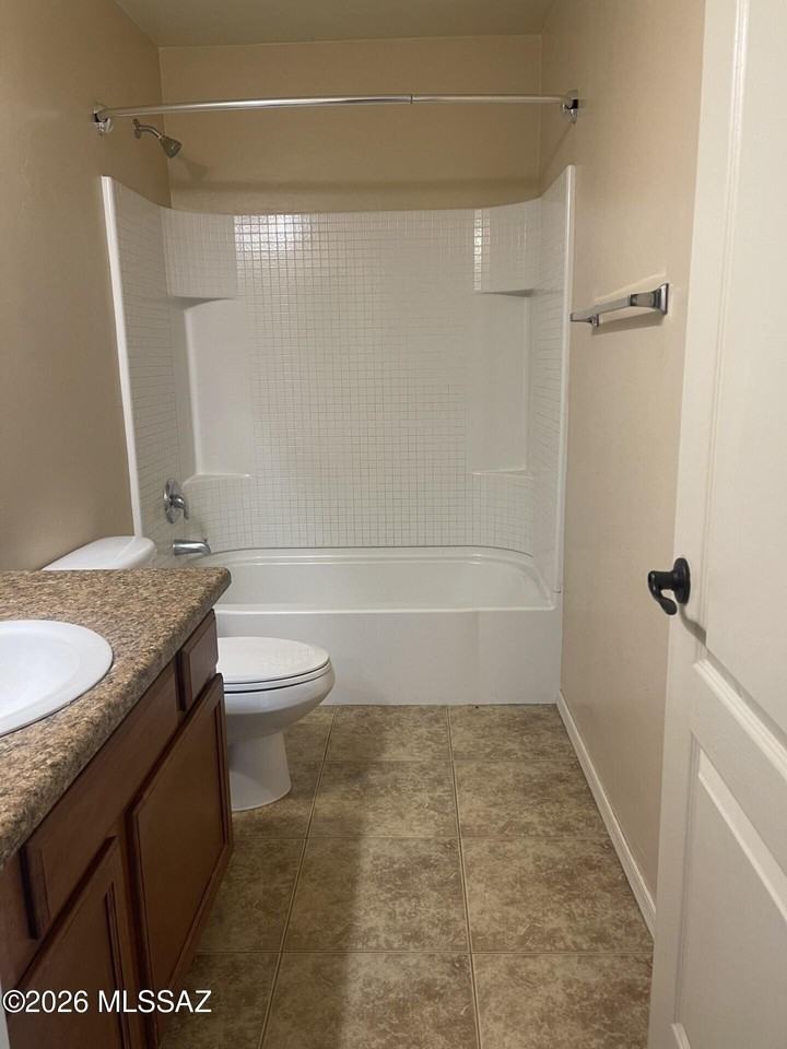 2125 W Shields Ct - Photo 7 of 12