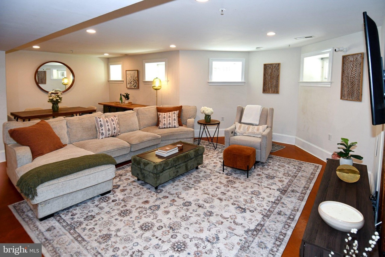 1324 Euclid St Nw #1 - Photo 5 of 24