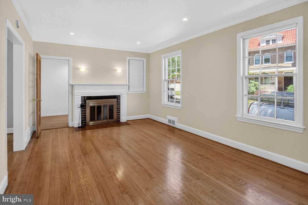 4712 Piney Branch Rd Nw - Photo 4 of 25