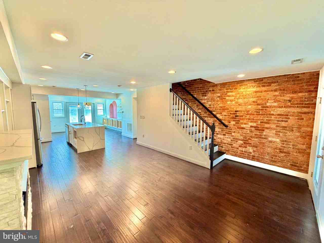 918 Hamilton St Nw - Photo 4 of 50