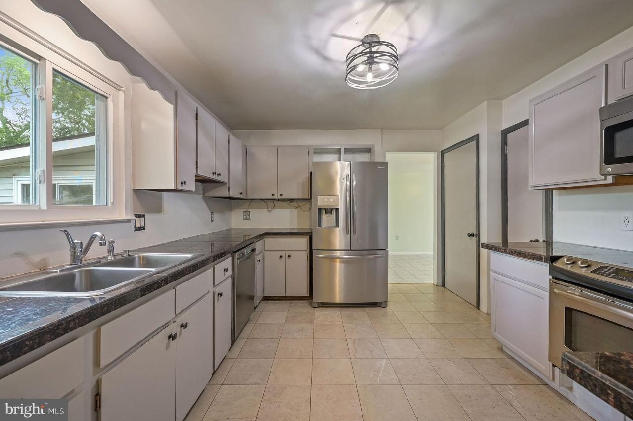 325 Alder Rd - Photo 4 of 15