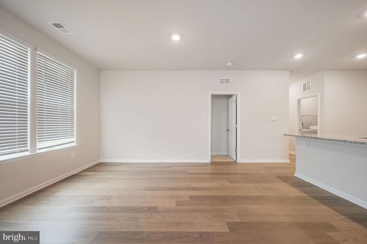 100 Ridgely Blvd - Photo 3 of 15