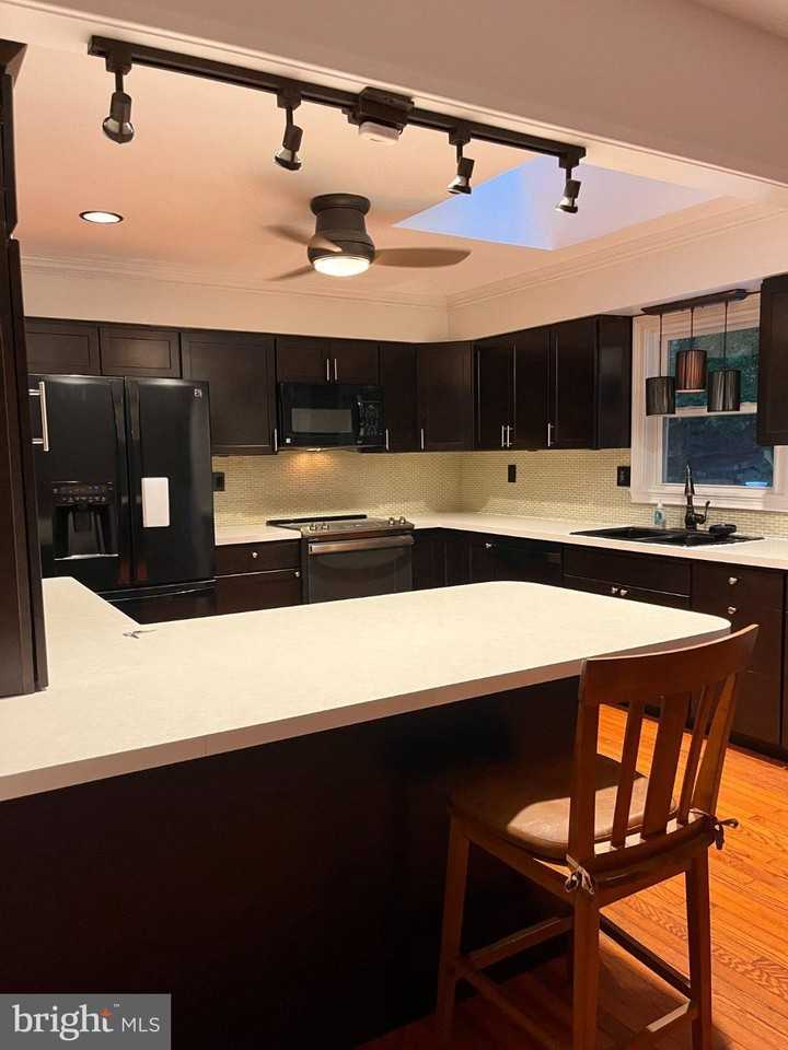 8677 Valley Dr - Photo 6 of 19