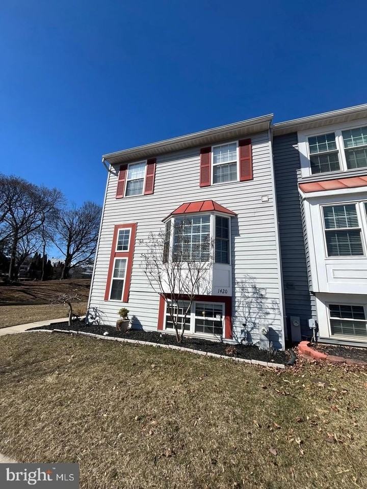 1420 Popes Creek Dr - Photo 2 of 26