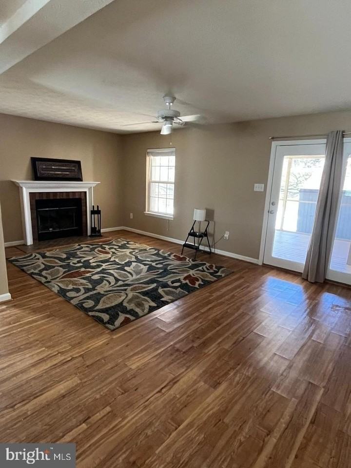 1420 Popes Creek Dr - Photo 4 of 26