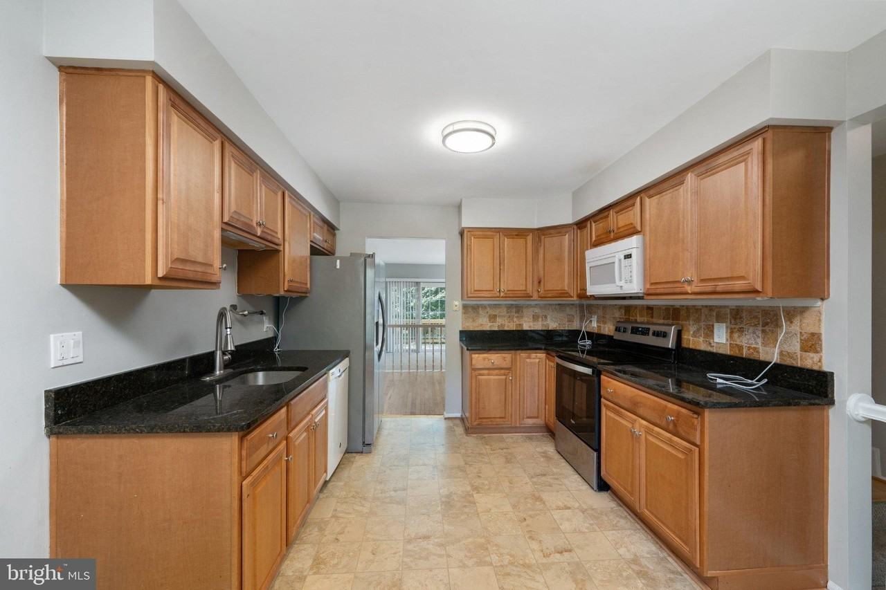 7507 Swan Point Way #18-4 - Photo 5 of 26
